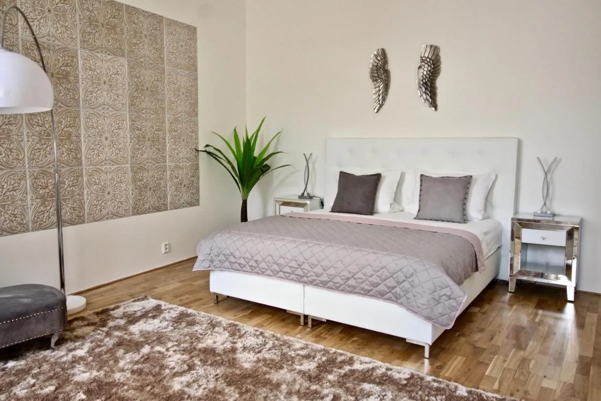 Image 1 of NEW DESIGN & STYLE Apartment Old Town XXL