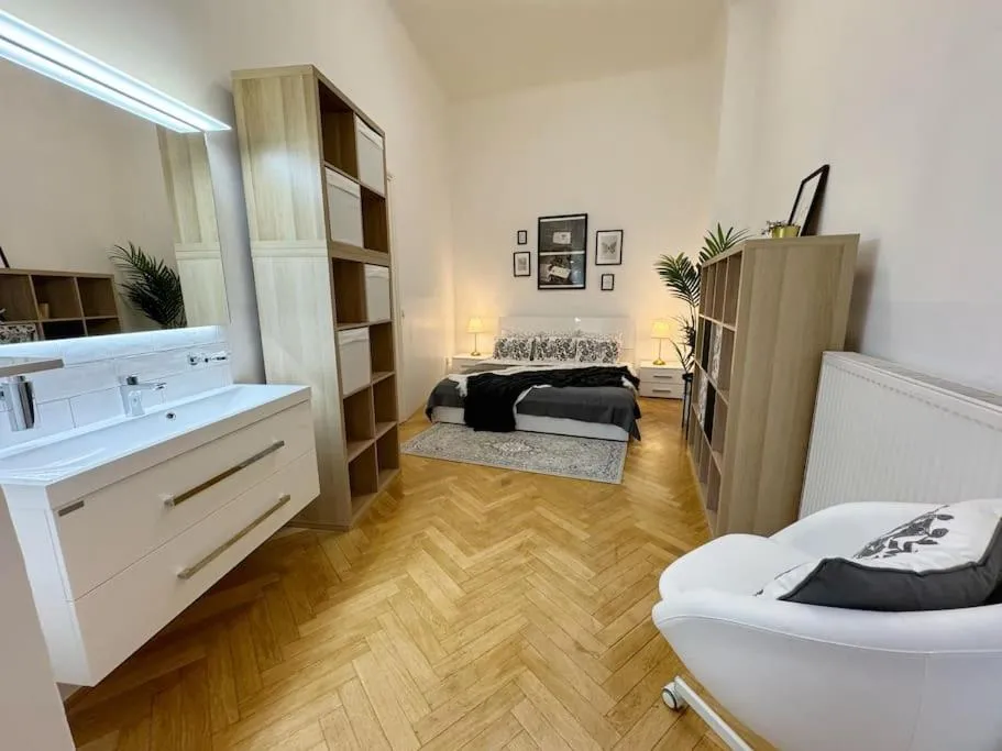 Image 2 of NEW! Mucha 3BDR Flat in HEART of the City Center