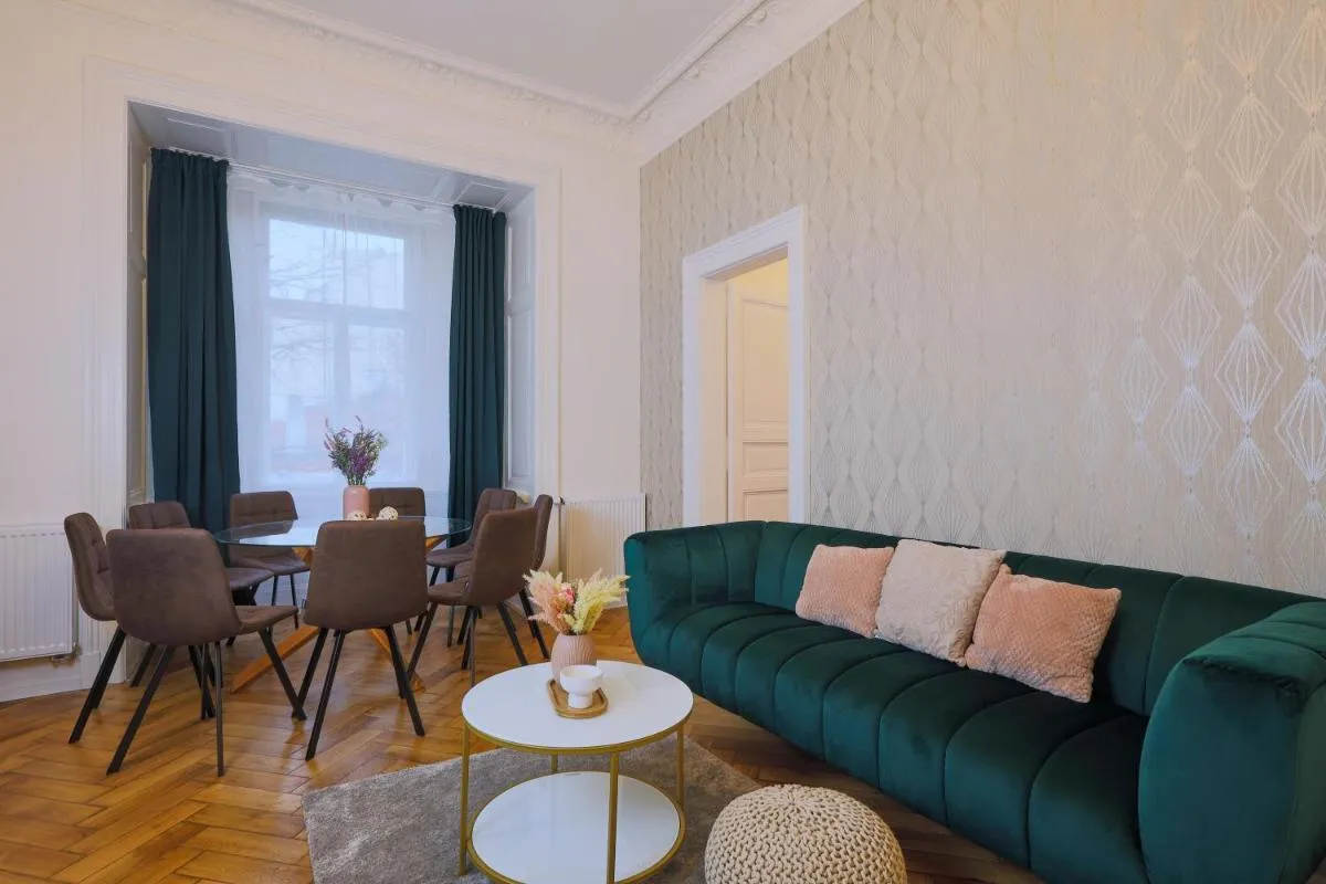 Image 3 of National Theatre Elegance Residence