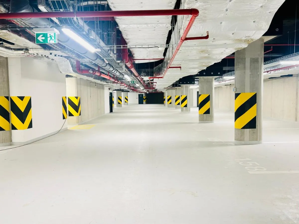 Image 2 of New Luxury Apartmen at Andel Metro Station