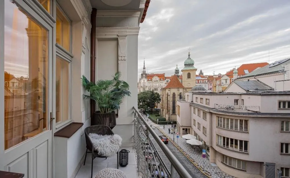 Image 5 of OLD TOWN LUXURY 3bd APARTMENT