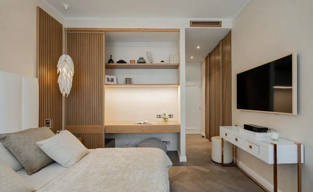 Image 4 of OLD TOWN LUXURY 3bd APARTMENT
