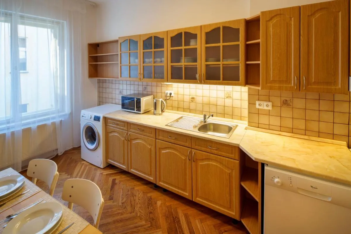Image 2 of Old Town – 3 Bedroom 3 Bathroom Kitchen