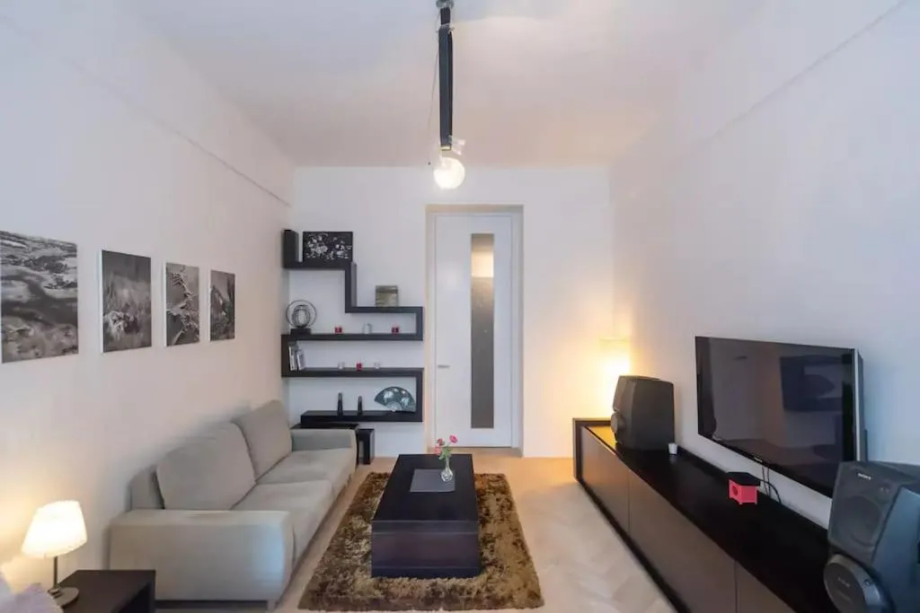 Image 4 of Old Town Square Luxury Apartment