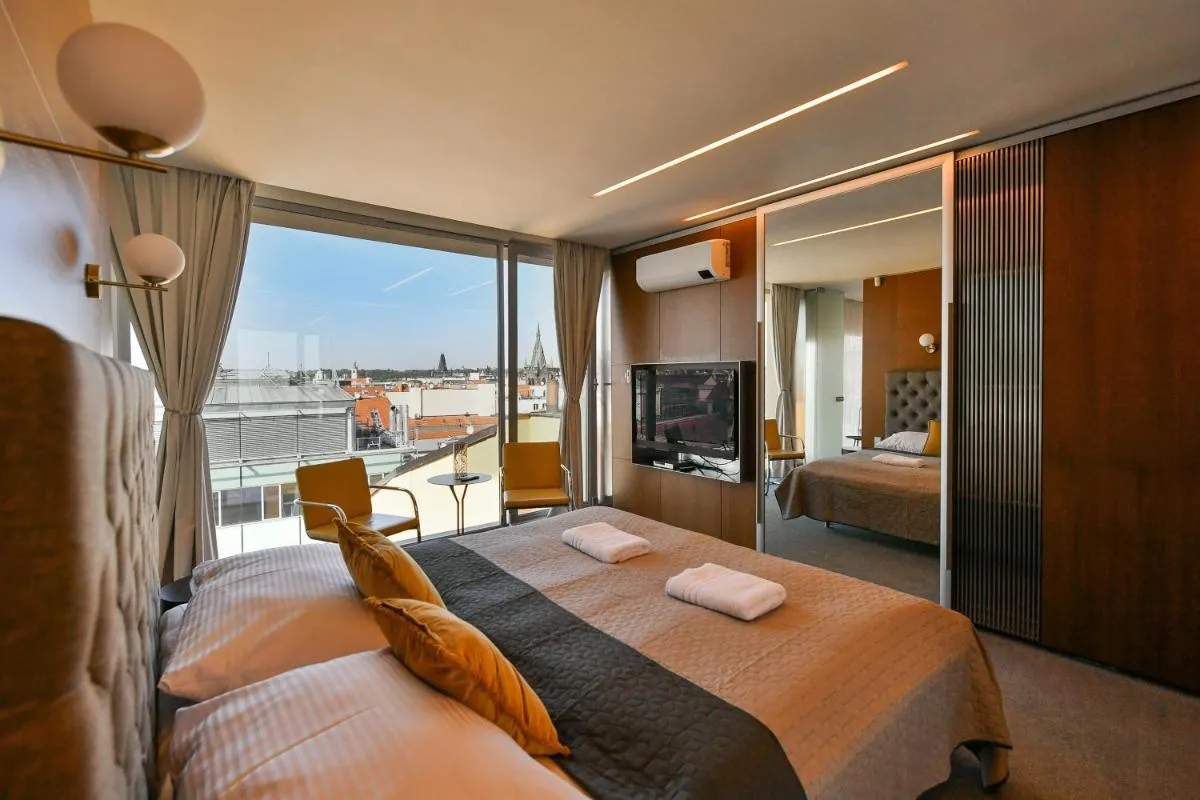Image 1 of PRESIDENTIAL PENTHOUSE, 303m2, JACUZZI on TERRACE, SAUNA, 6BDRM, 4BTHRM, AC, LIFT