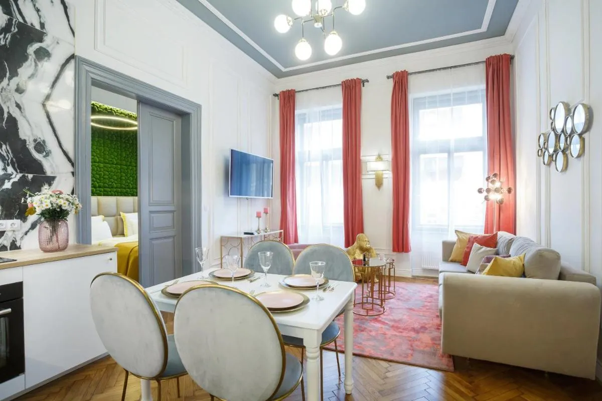 Image 4 of Palace Apartment by Main Station – Premier