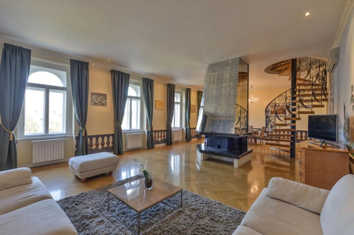 Image 4 of Panoramic Loft