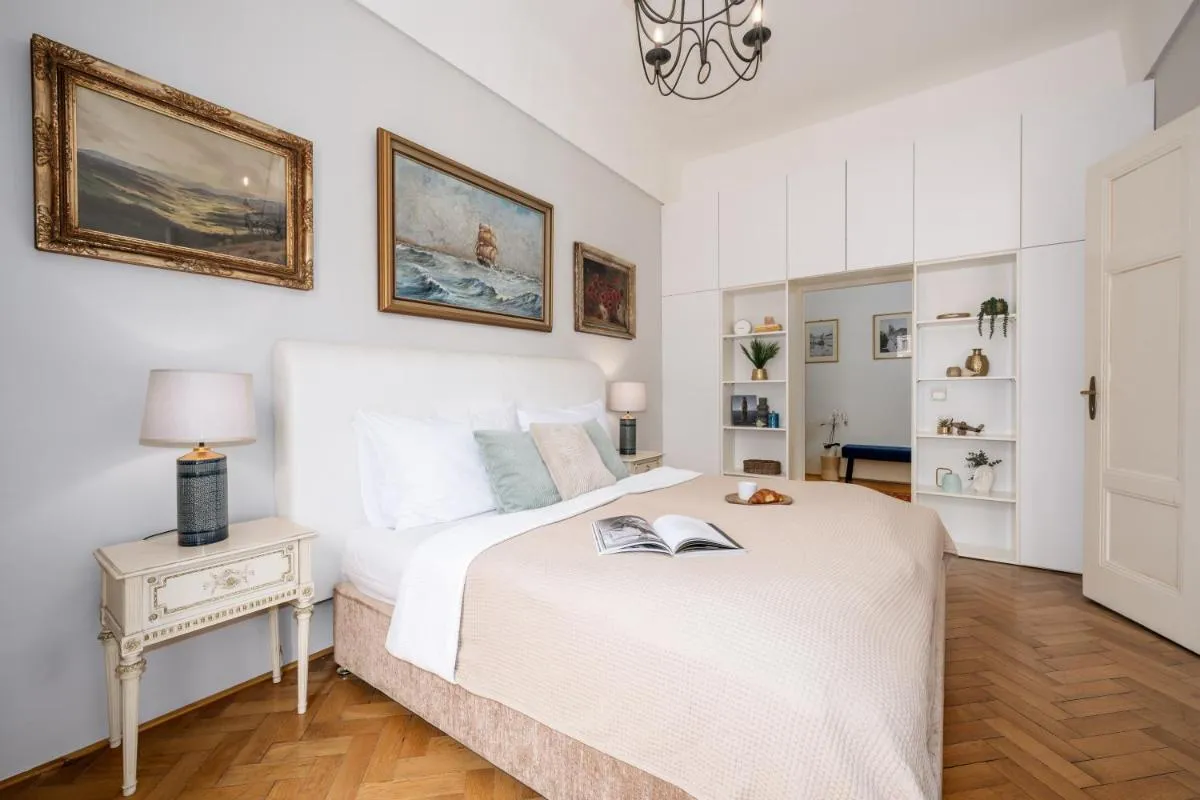 Image 5 of Prague Days – Charming 1BDR Apt – Old Town – Workspace