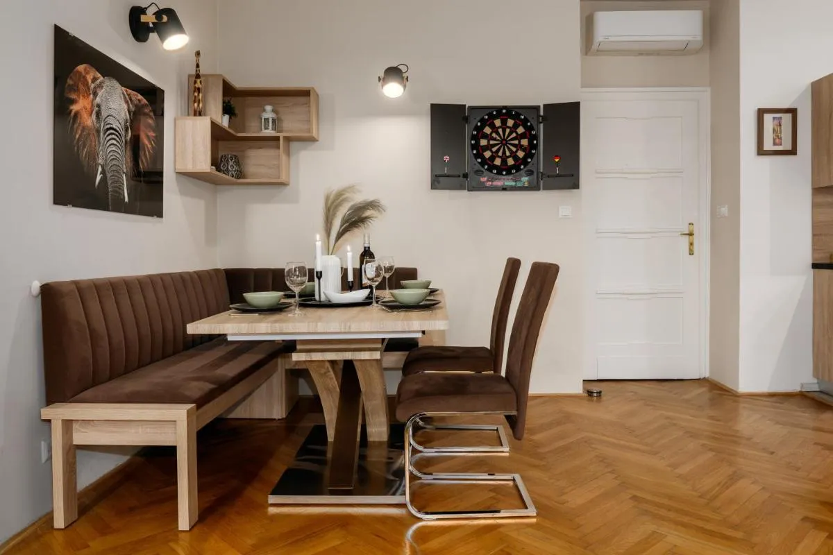 Image 6 of Prague Days – Family 2BDR Apt – AC – Darts – Netflix – Hip District