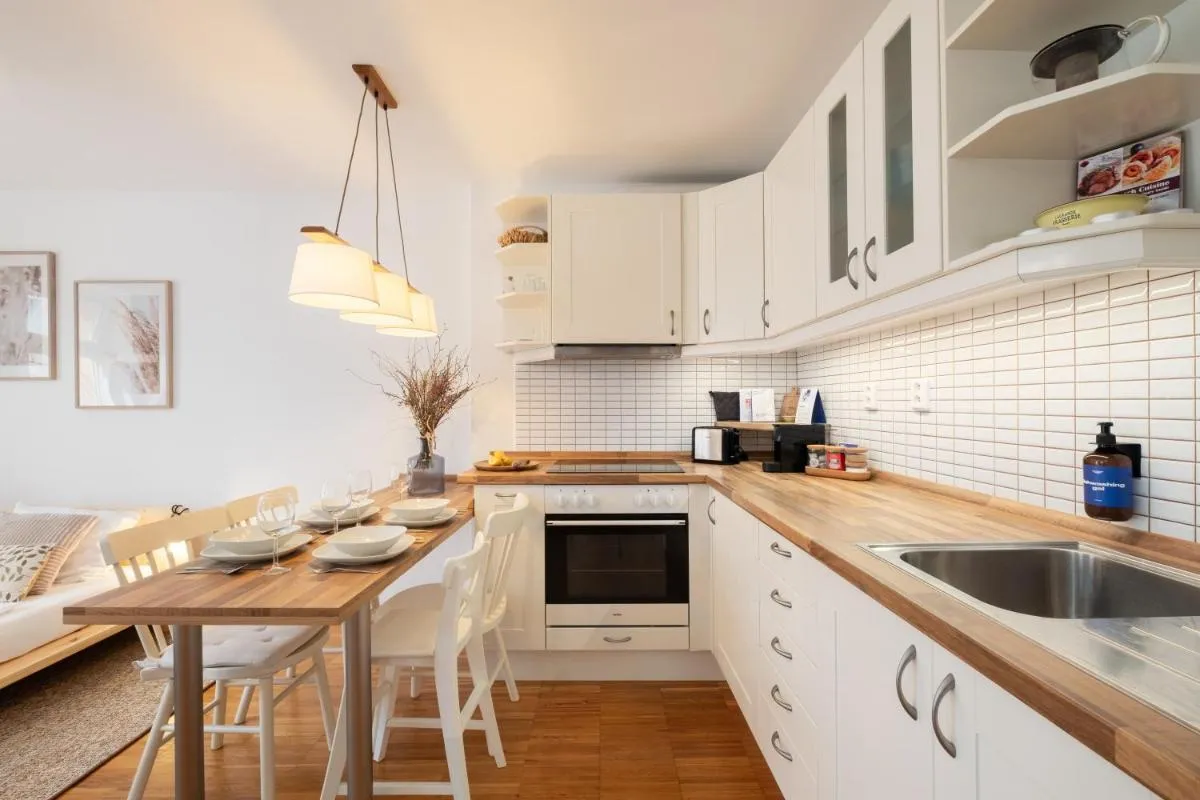 Image 2 of Prague Days – Skandi studio with workspace – Hip Area