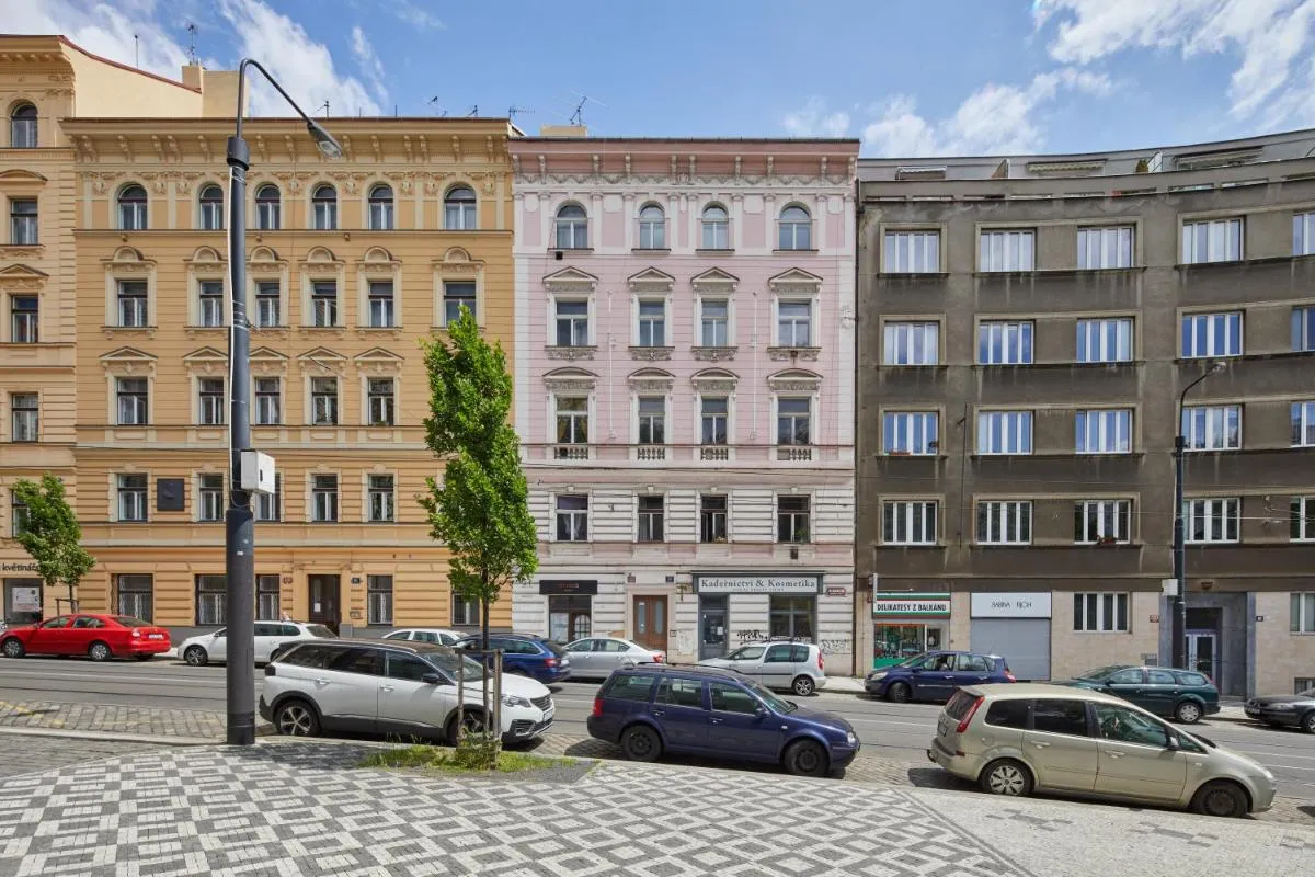 Image 4 of Prague Days – Sunlit Attic Loft in Vinohrady