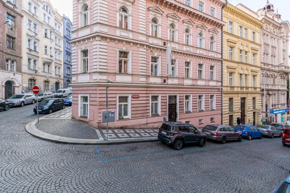 Image 5 of Private Retreat Close to Stations in Praha 3