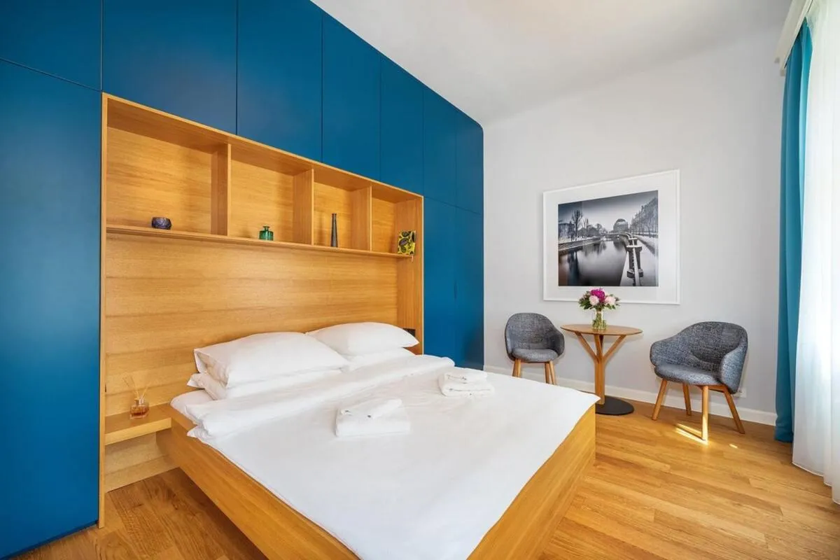 Image 2 of Quiet city center apartment in hip & foodie area
