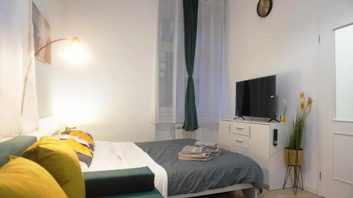 Image 4 of Quiet cozy apartment in the center