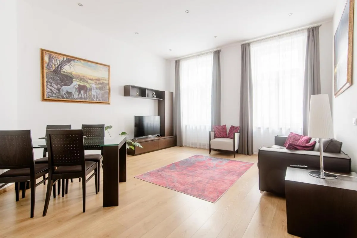 Image 4 of Riverside Palace Apartments