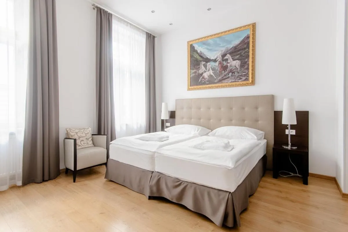 Image 6 of Riverside Palace Apartments