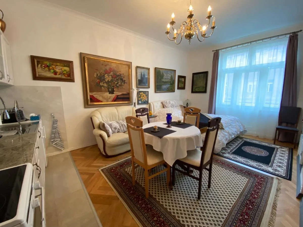Image 2 of Slavikova-DeLuxe+