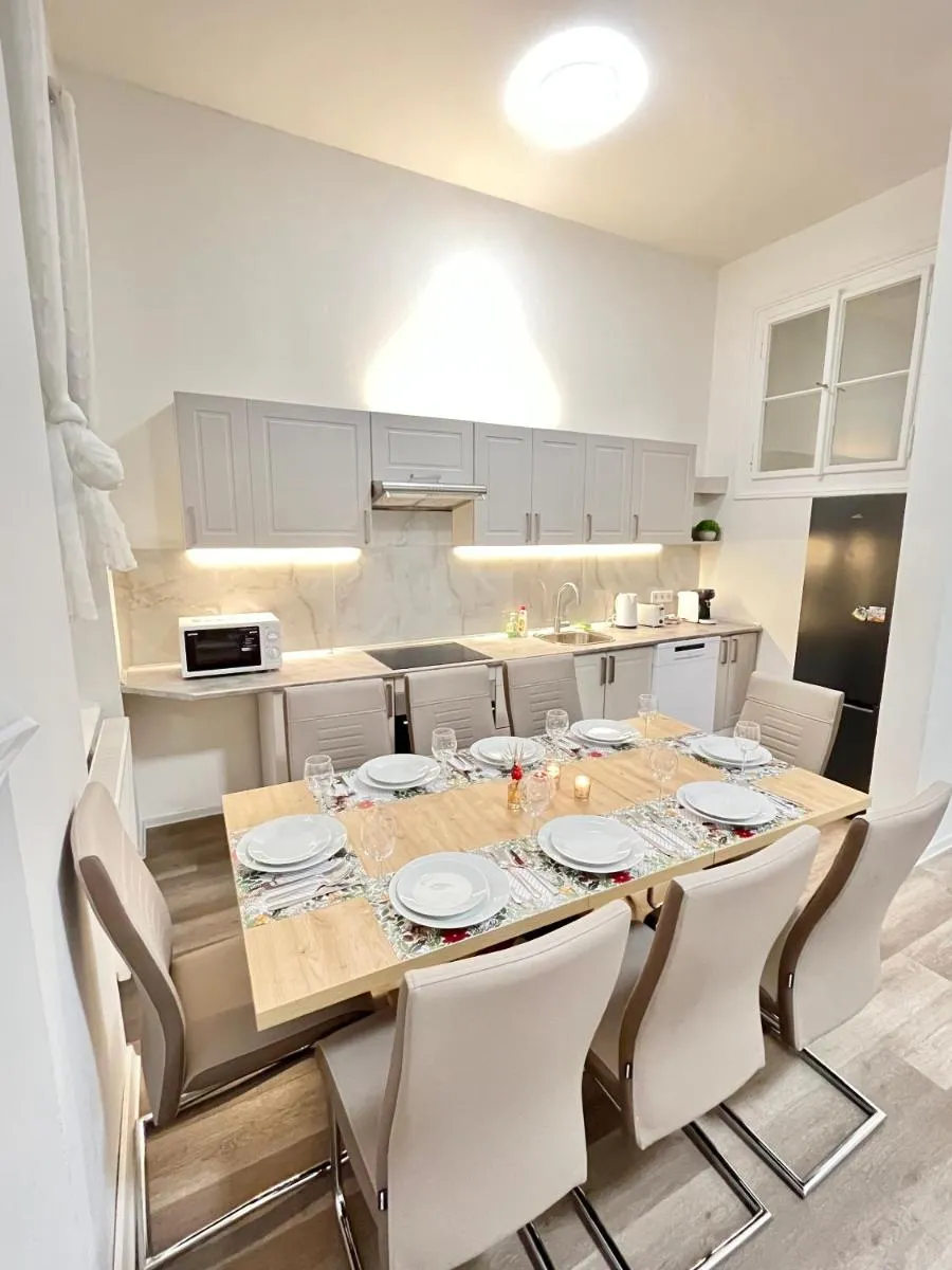 Image 3 of Spacious 2BDR apartment with free parking in Wenceslas Square