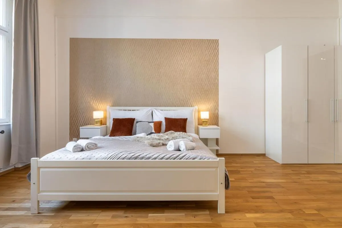 Image 3 of Spacious 2-bedroom apartment in Old Town
