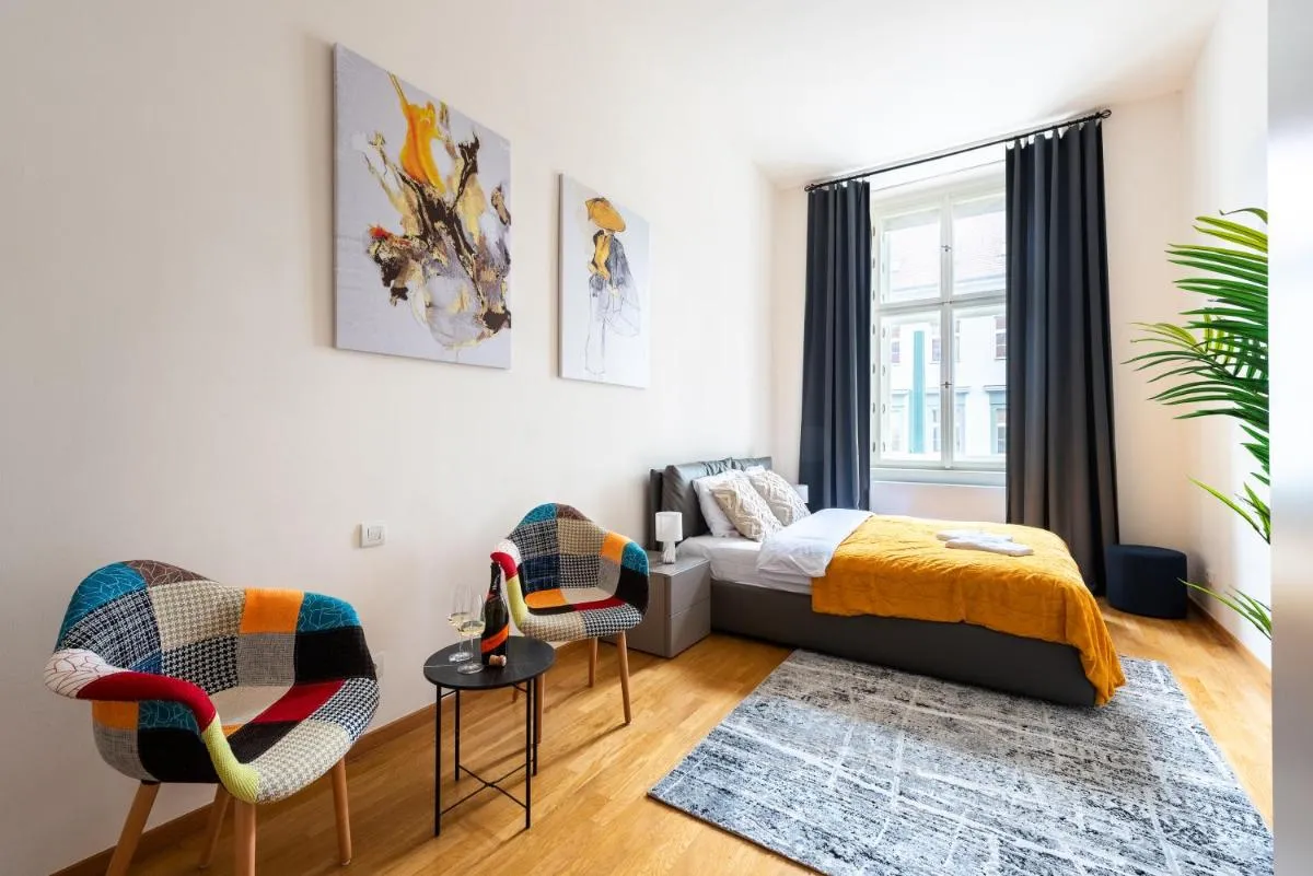 Image 6 of Spacious 3-bedrooms apartment near Karlin Square