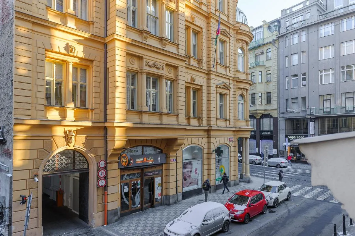 Image 5 of Spacious 3-bedrooms apartment near Karlin Square
