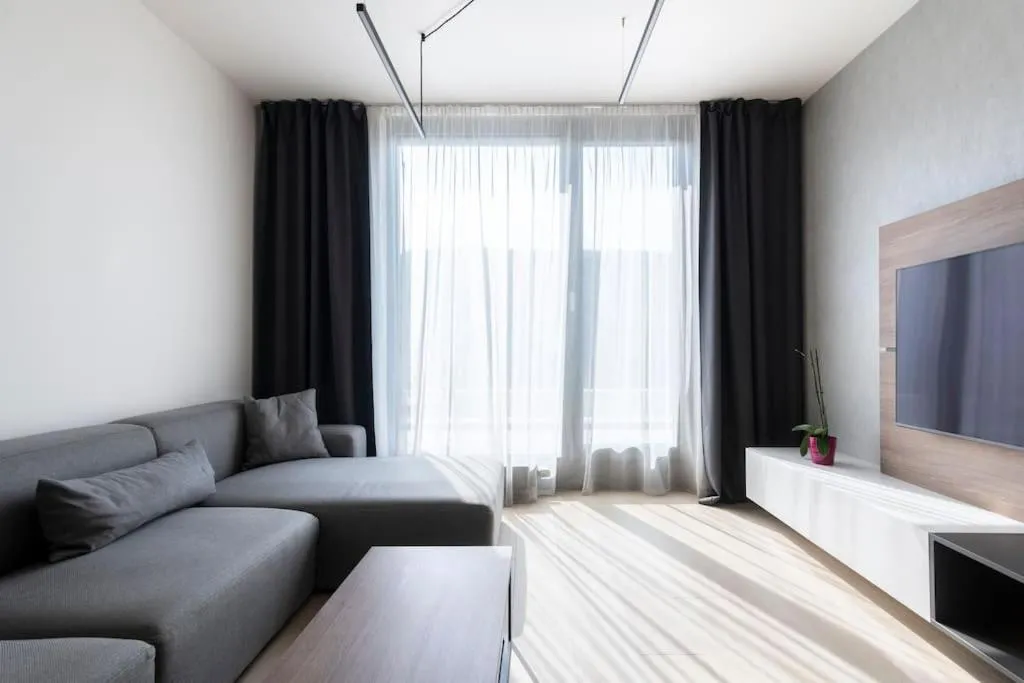 Image 4 of Spacious Top Floor Flat, Air Conditioning, Free Parking, 200Mb WiFi