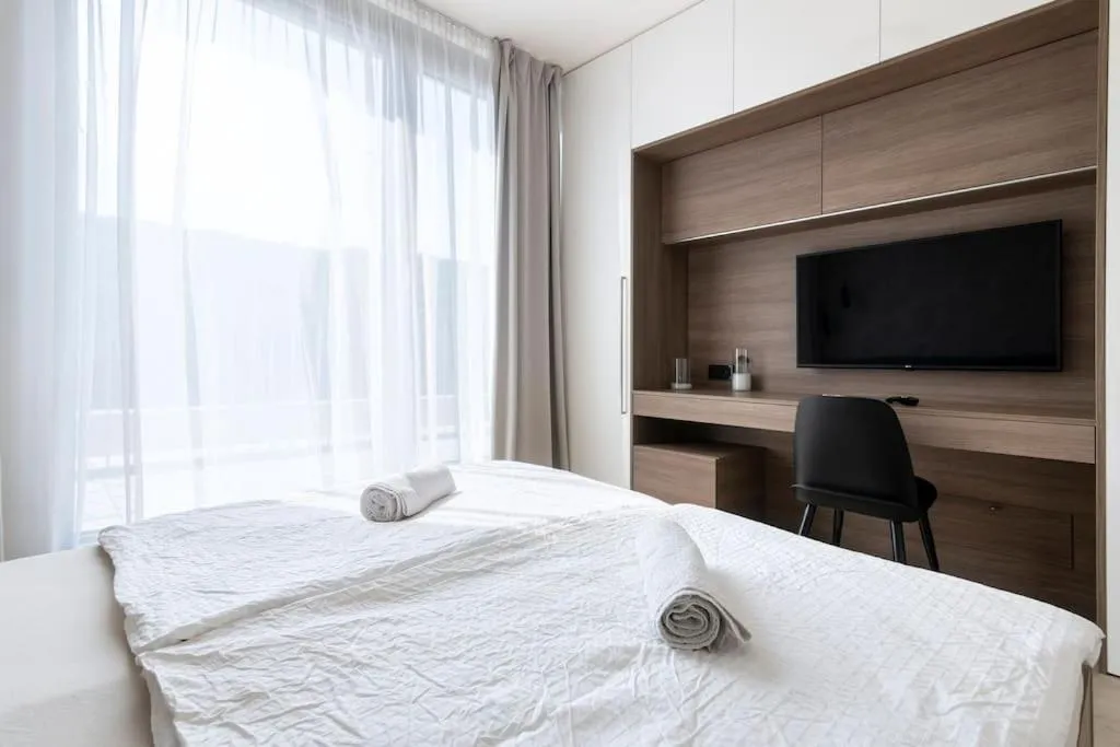 Image 1 of Spacious Top Floor Flat, Air Conditioning, Free Parking, 200Mb WiFi