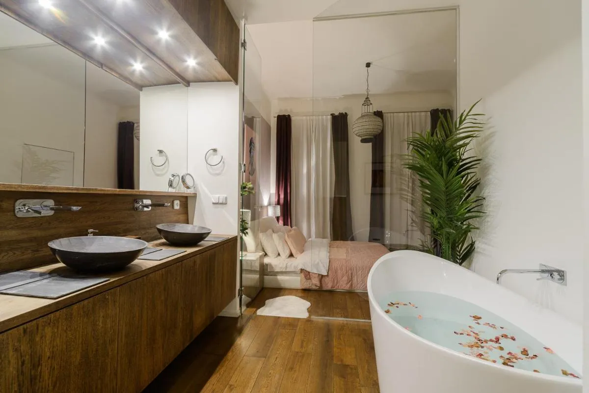 Image 3 of Spacious apartment near Wenceslas Square with master bed