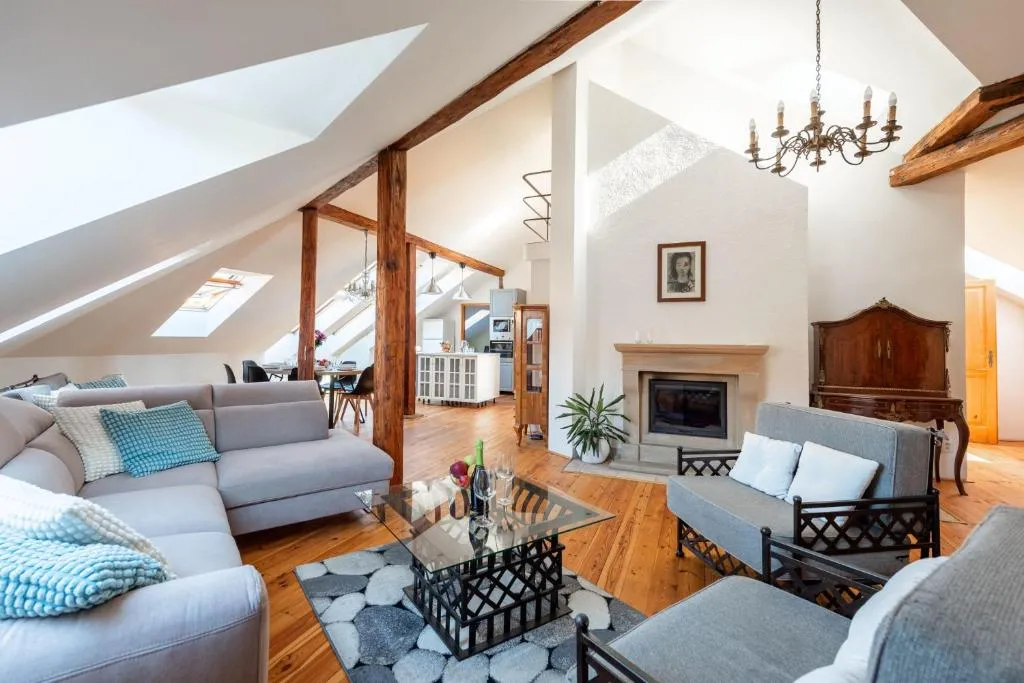 Image of Stylish 2-level apartment near the National Theatre