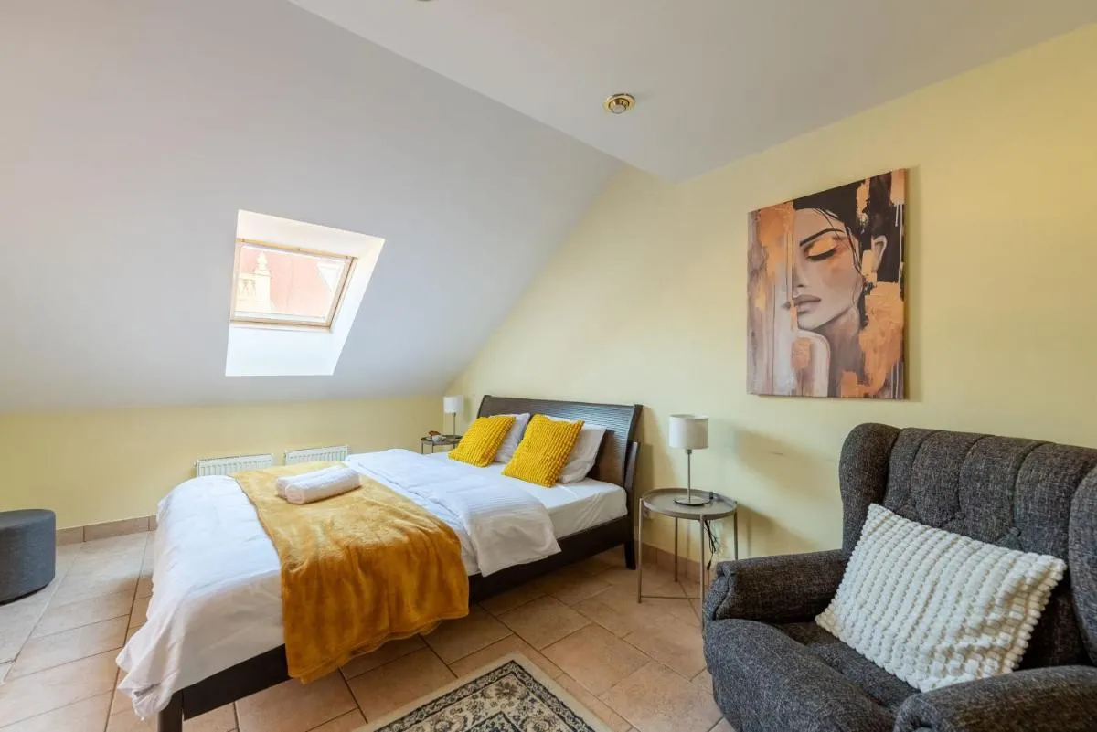 Image 4 of Stylish 2-level apartment near the National Theatre