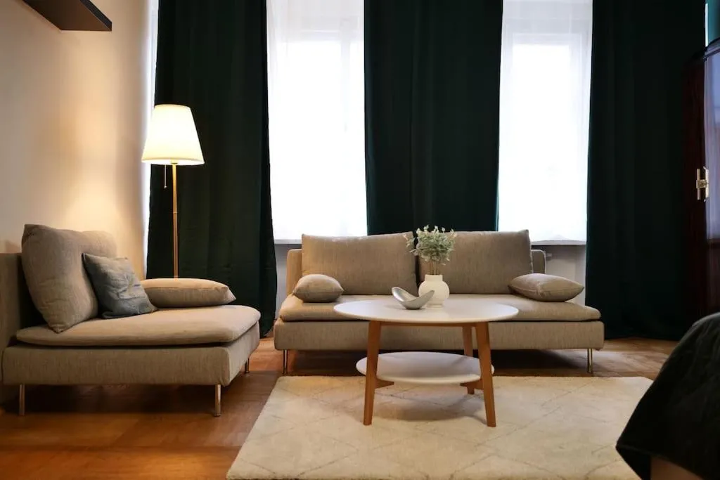 Image of Stylish 3BD Riverfront Apartment