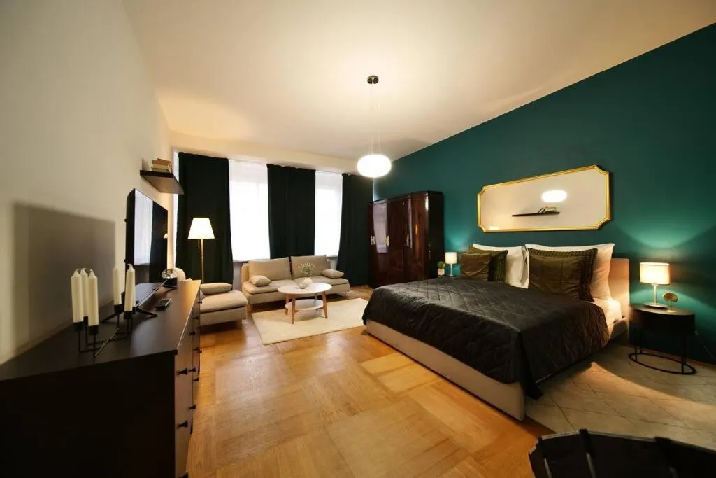Image 4 of Stylish 3BD Riverfront Apartment