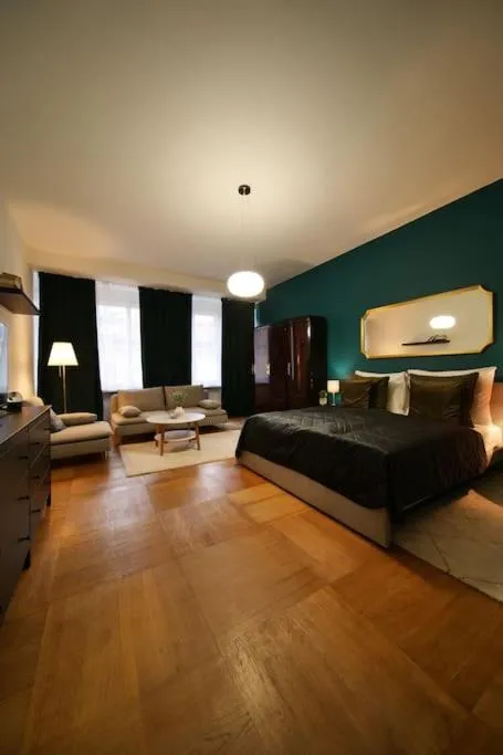 Image 6 of Stylish 3BD Riverfront Apartment