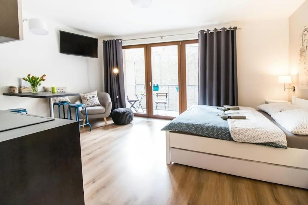 Image of Stylish Studio with Balcony, 12 Min to City Centre, Free Netflix & WiFi