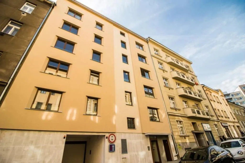 Image 5 of Stylish Studio with Balcony, 12 Min to City Centre, Free Netflix & WiFi