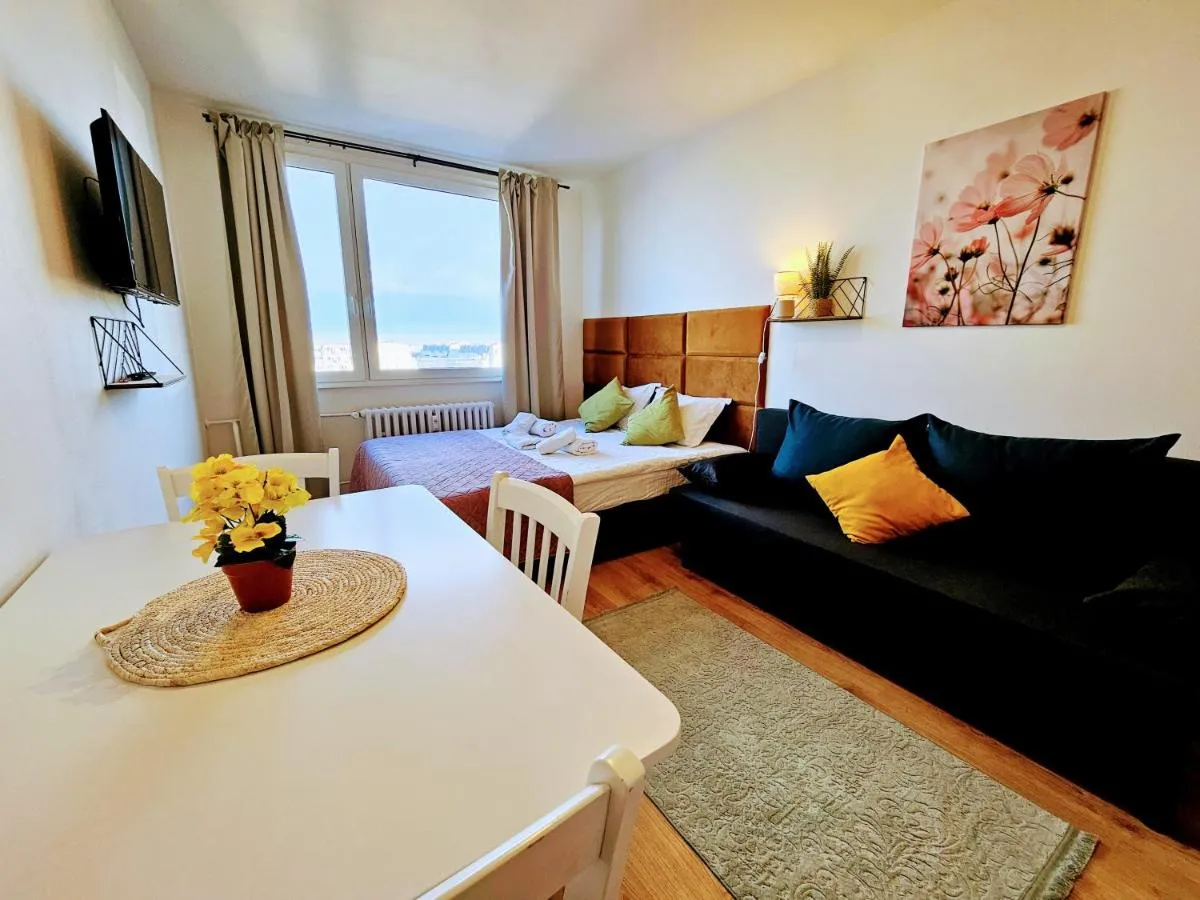 Image 4 of TERRACE-VIEW LUXURY 5 HOTEL-STYLE APARTMENTS, 20 mins to Centre, Gym, Reception, Free Parking, Roof Terrace & Game Room