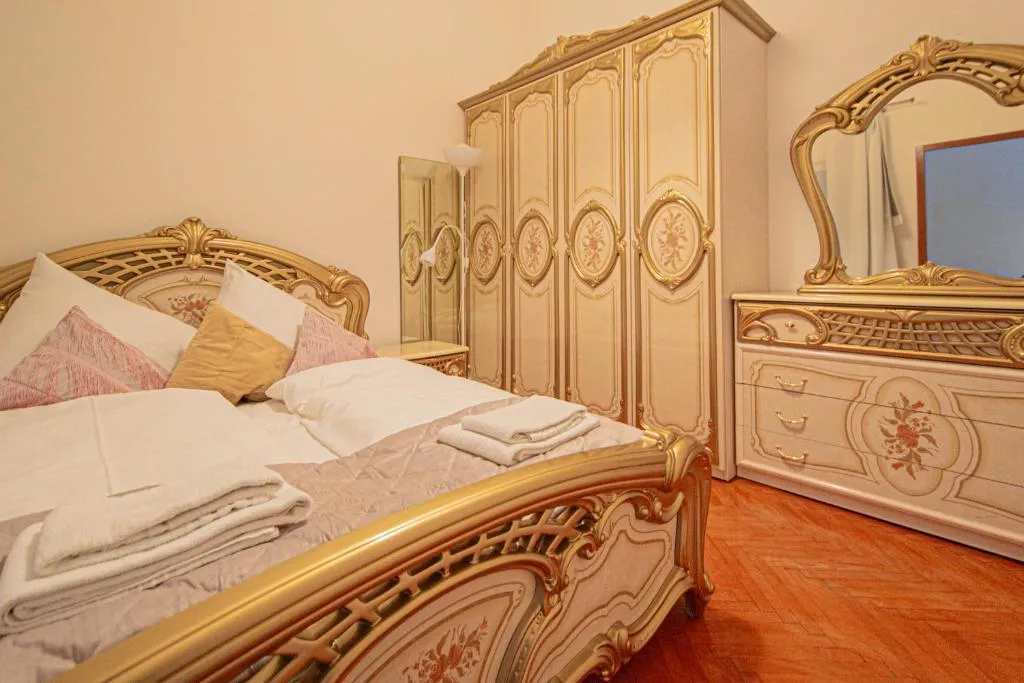 Image of The Grand Royal 3BDR Heart of Old Town