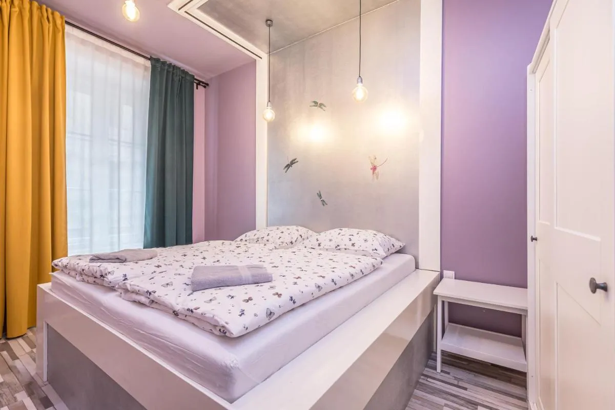 Image 1 of Veliant Apartments