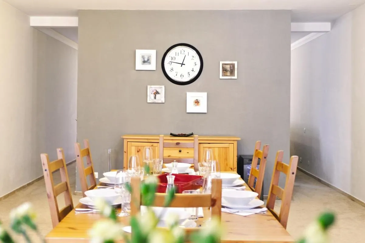 Image 1 of ViDa Prostorný 220 m2 3BR Apartmán s Krbem a Zahradou, Ideální pro Rodiny