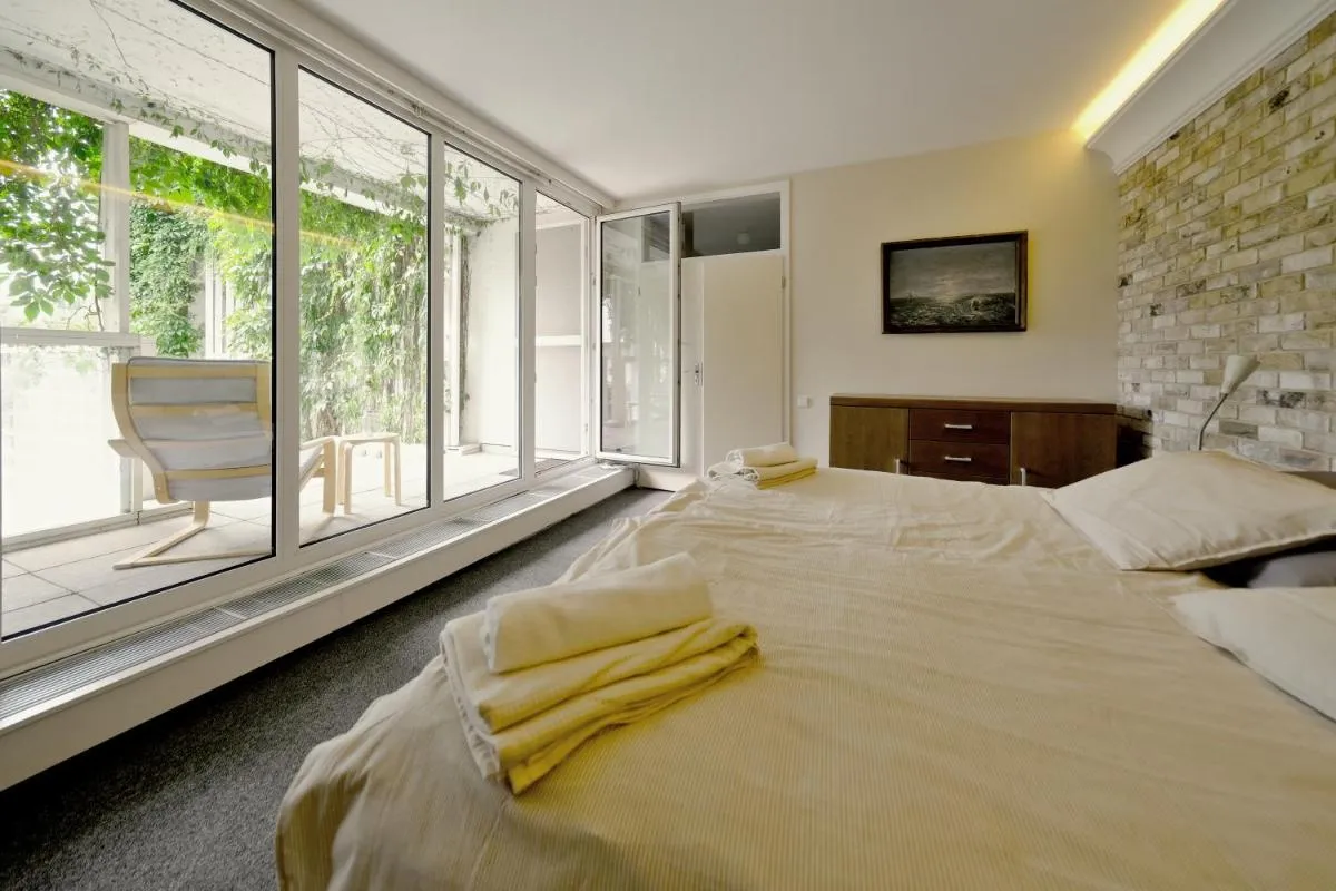 Image 2 of ViDa Prostorný 220 m2 3BR Apartmán s Krbem a Zahradou, Ideální pro Rodiny