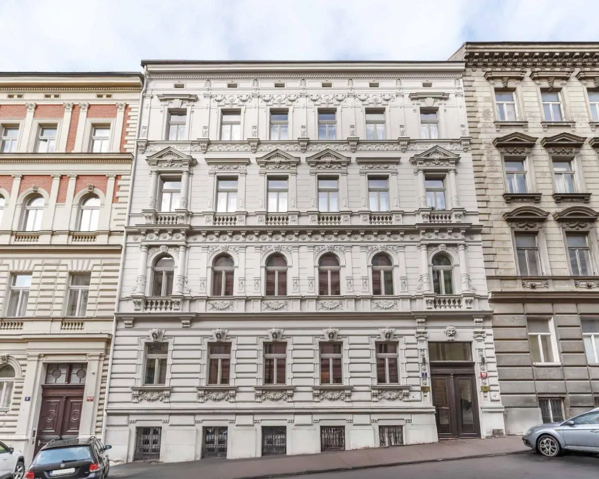 Image 2 of limehome Prague Halkova