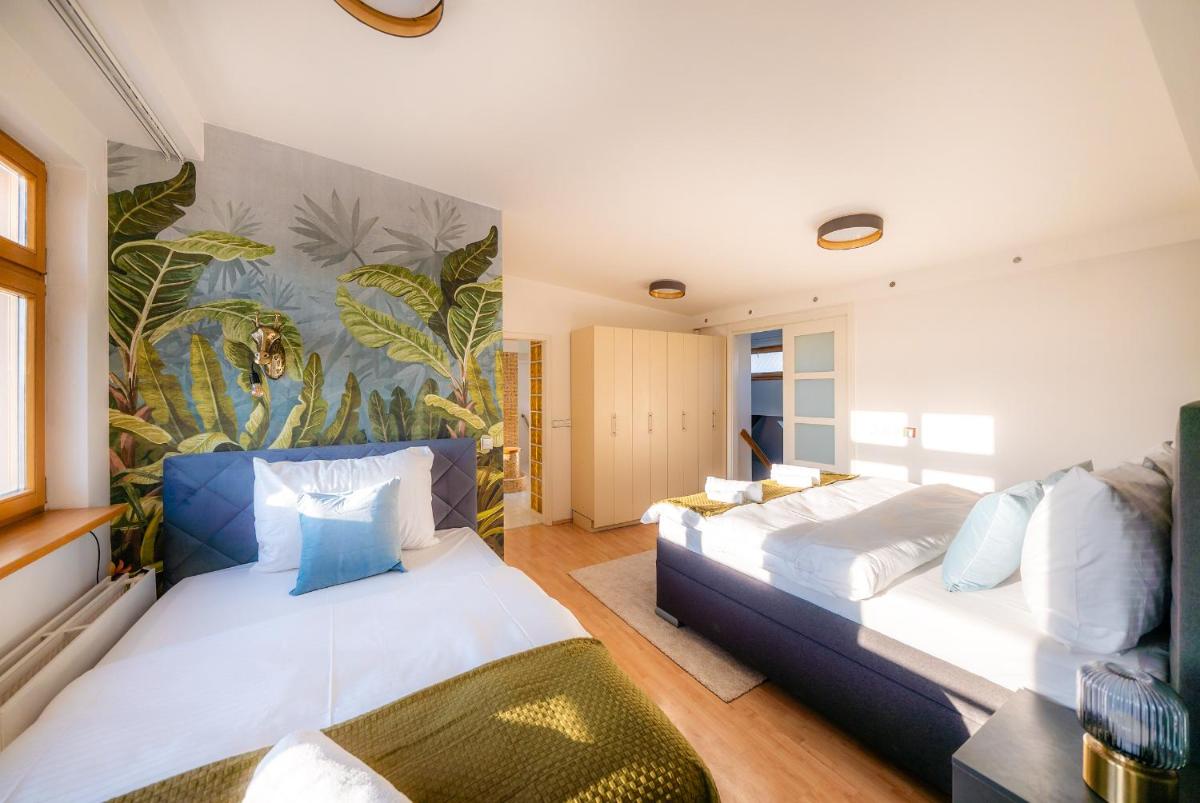 Image 1 of A/C LUX Rooftop APT 6BR+3.5Bath Wenceslas square