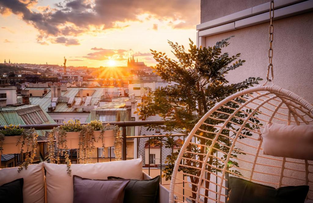 Image of A/C LUX Rooftop APT 6BR+3.5Bath Wenceslas square