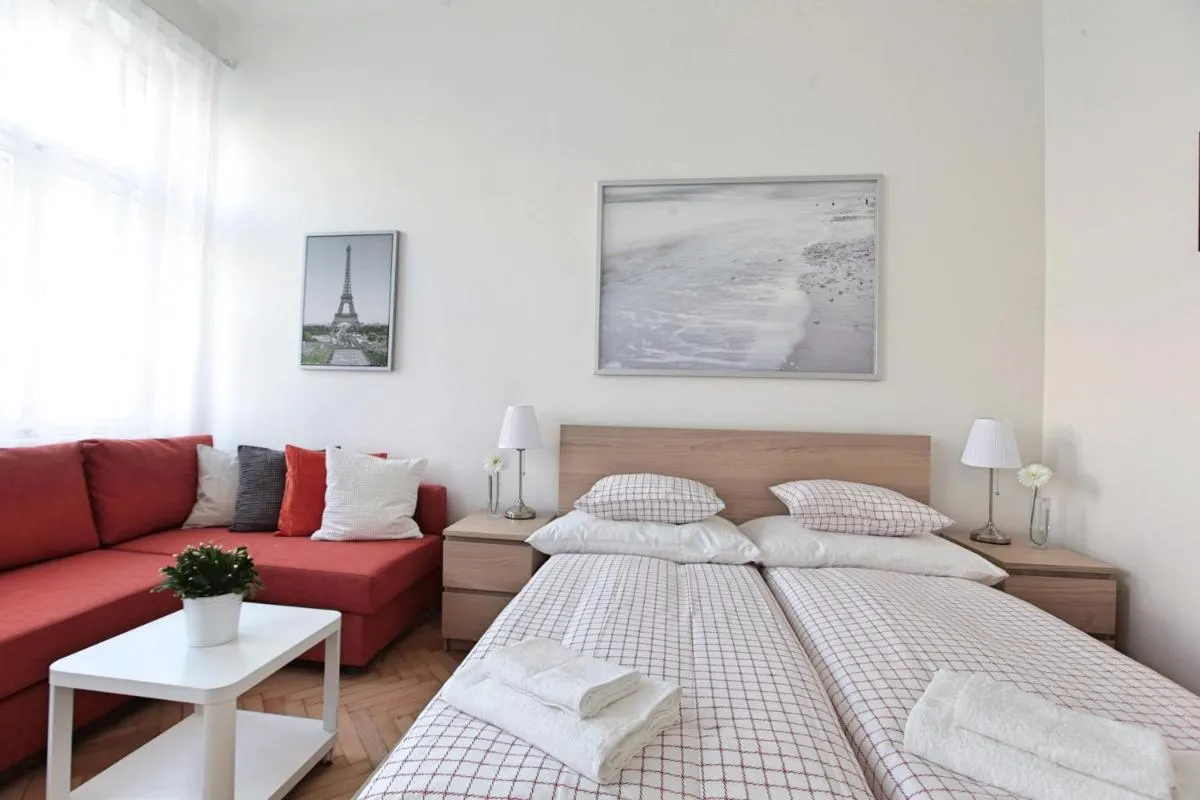 Angel City Aparthotel - 2