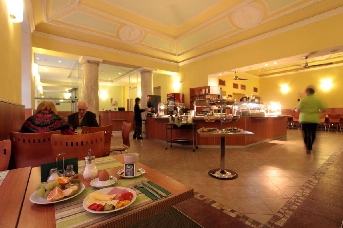 Image 3 of Atlantic Hotel