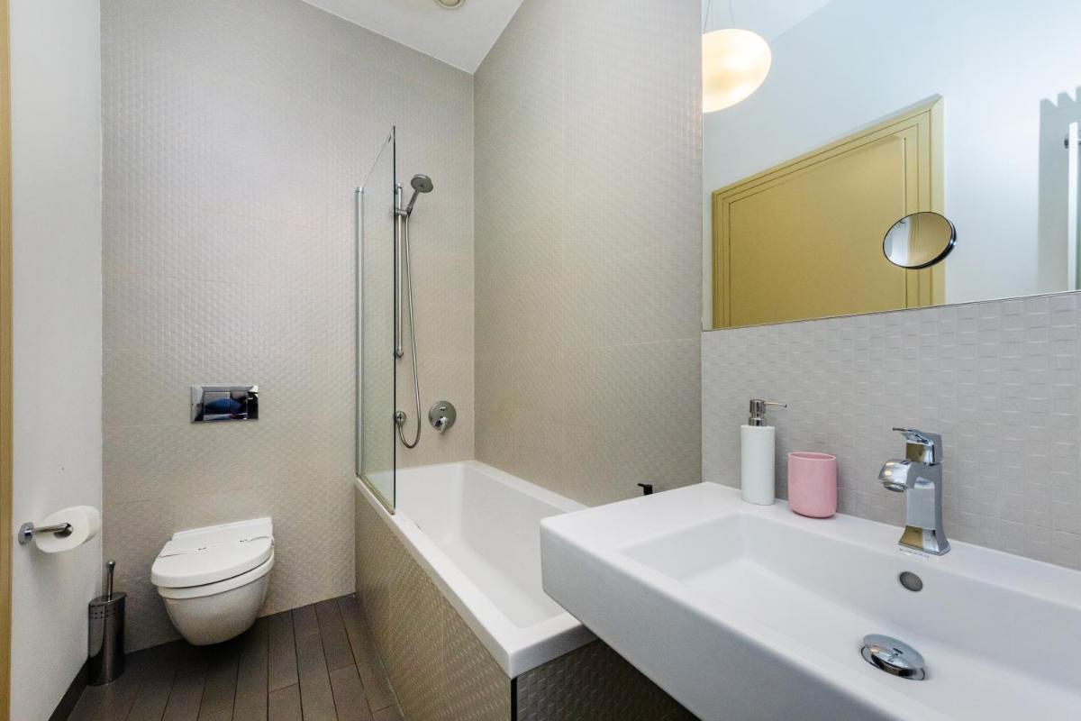Image 2 of Bellevue Apartment