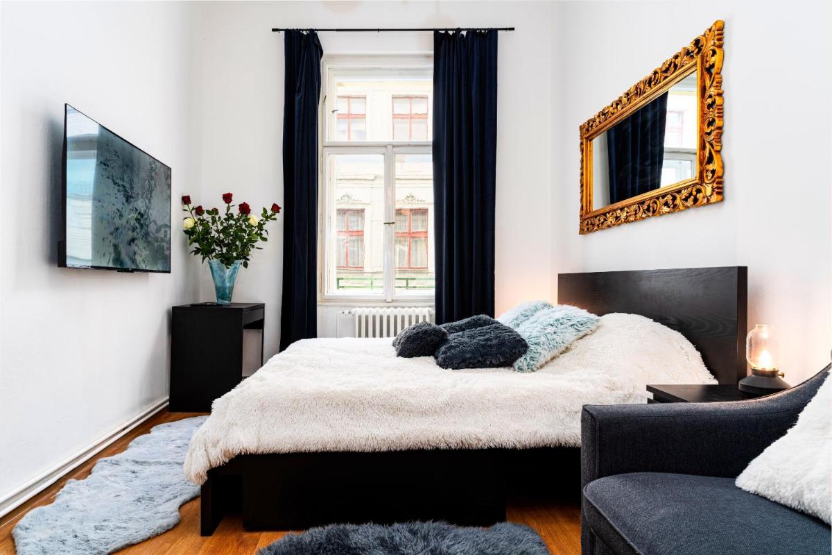 Image 6 of Black Diamond Suite