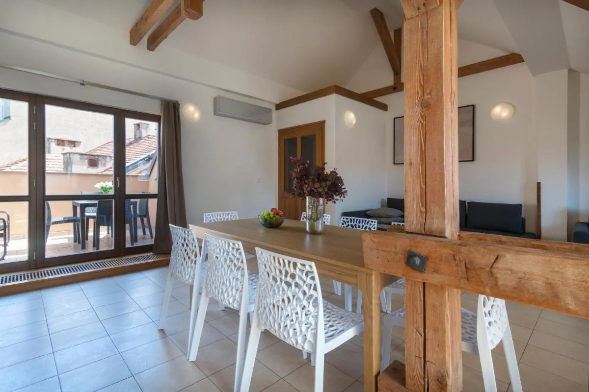 Bohemian Dreams Apartments and Suites by Dwellfort - 3