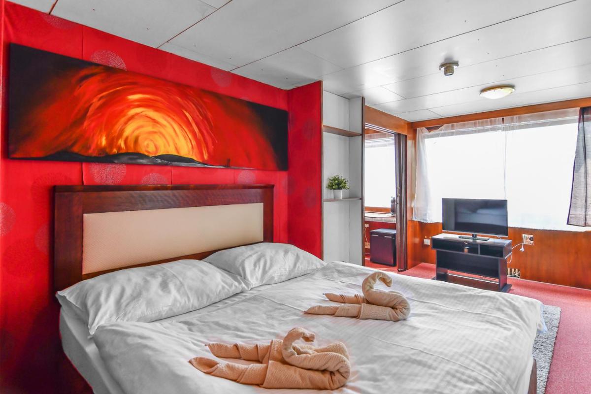 Image 1 of Botel Vodnik