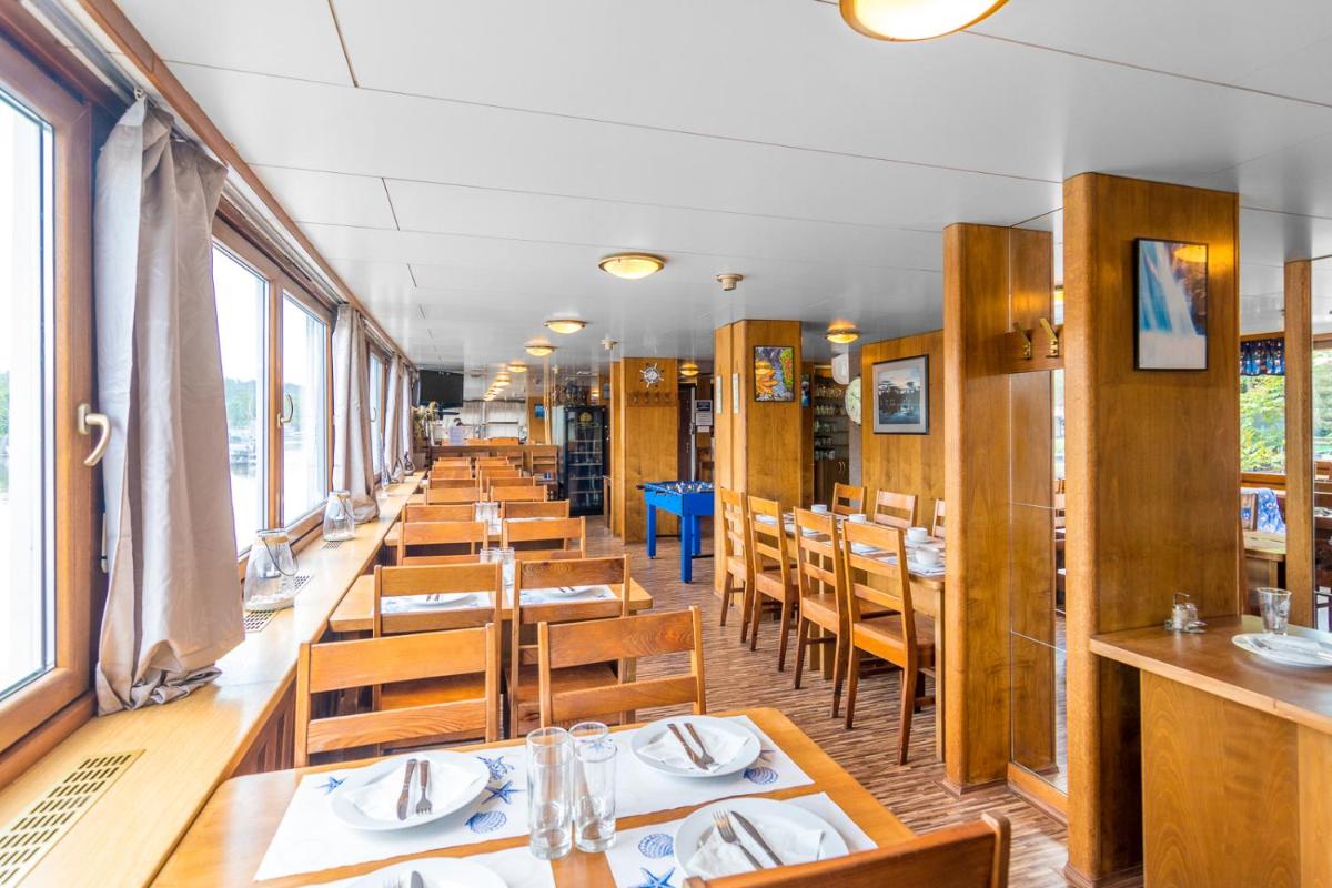 Image 3 of Botel Vodnik